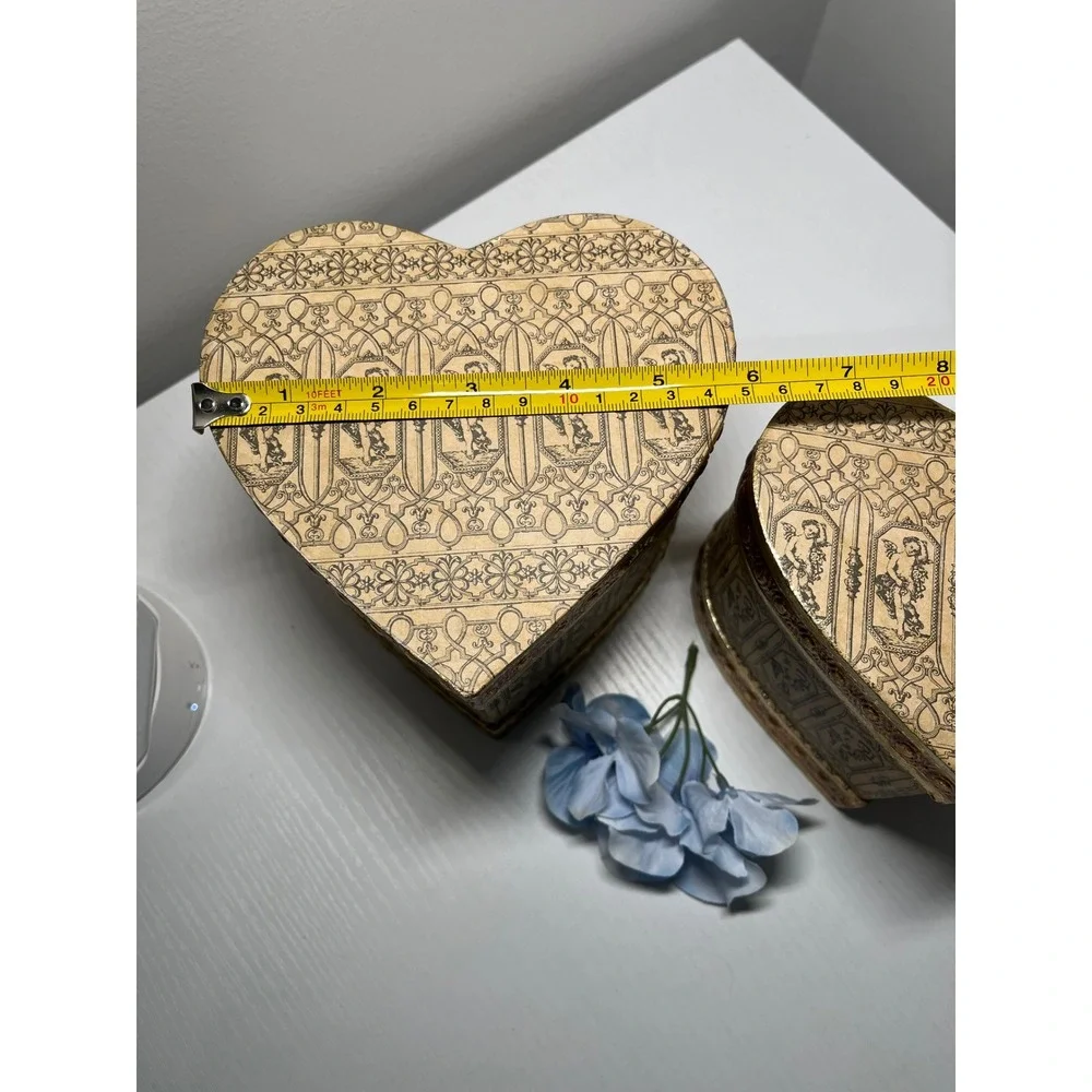Vintage Heart Shaped Decorative cardboard Gift Boxes Set Gold Trim‎ Ornate